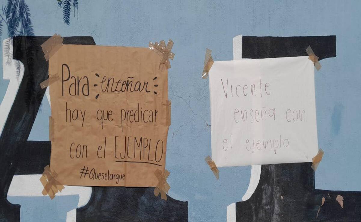 Estudiantes y profesores de la Normal de Teotihuacán se oponen al cambio de director. Foto: Especial.
