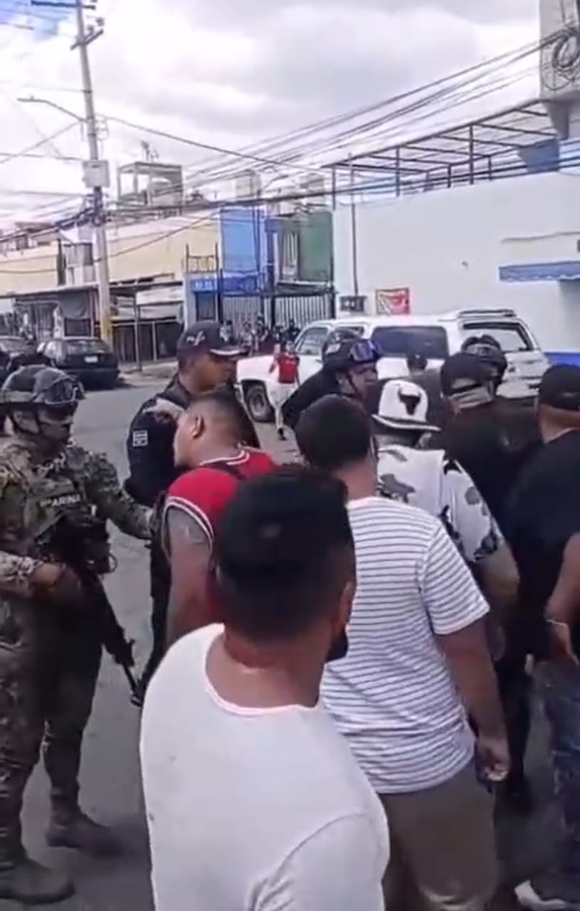 Integrantes de Los 300 rompieron sellos de un inmueble asegurado por la Fiscalía / Foto Especial