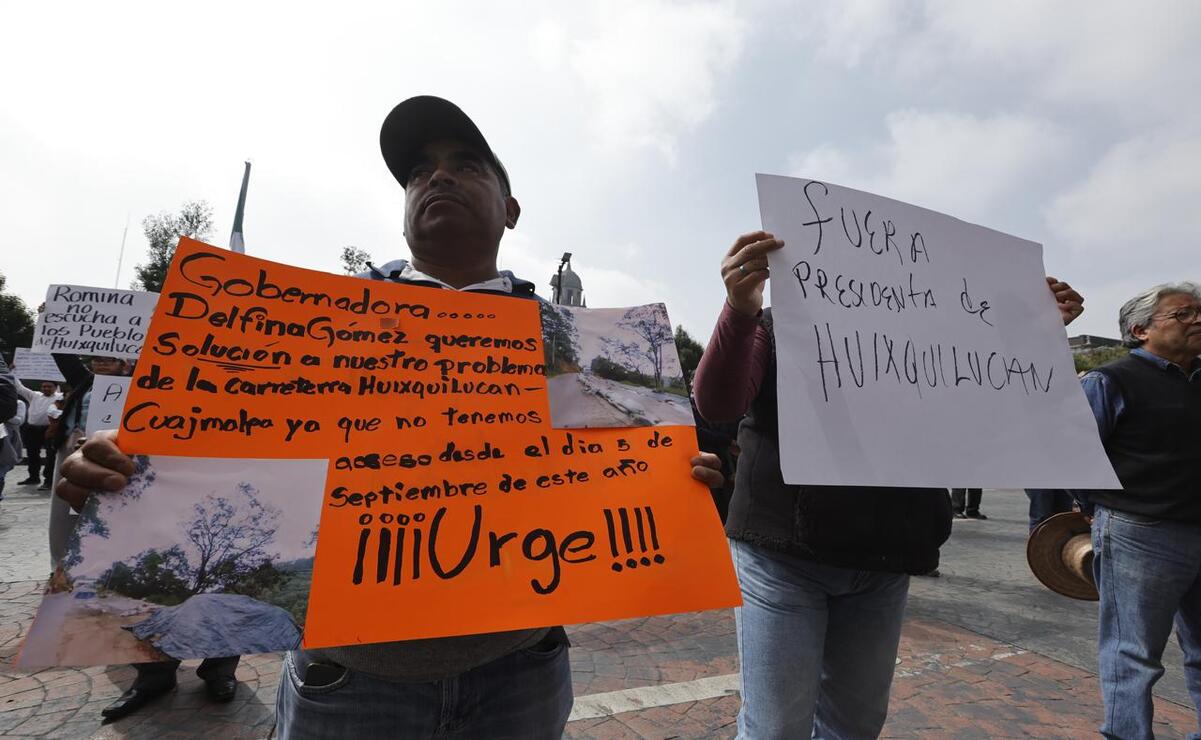 Los inconformes, señalaron que por el deslave se ha afectado a estudiantes, trabajadores, amas de casa y unidades de transporte público.  Foto:  Jorge Alvarado