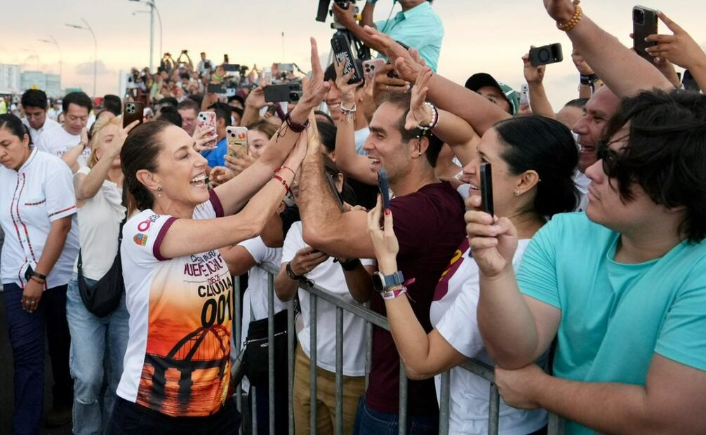 La presidenta Claudia Sheinbaum durante la inauguración del Puente Nichupté, clave para el desarrollo de Quintana Roo. Foto Especial