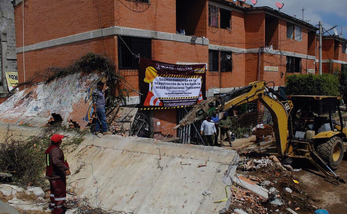 Inician demolición: Autoridades de Los Reyes La Paz tiran barda que ...