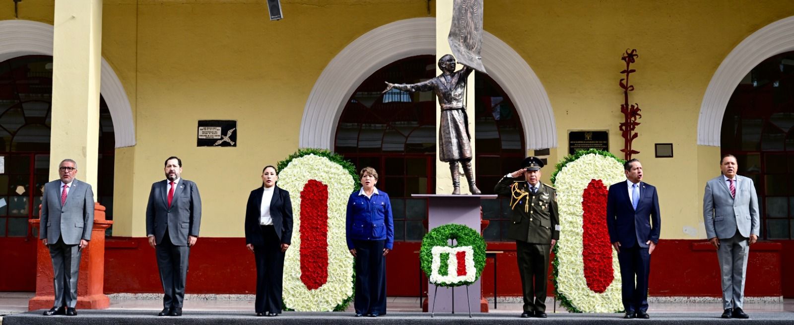 Guardia de Honor en el Monumento a Miguel Hidalgo y Costilla / Foto Especial
