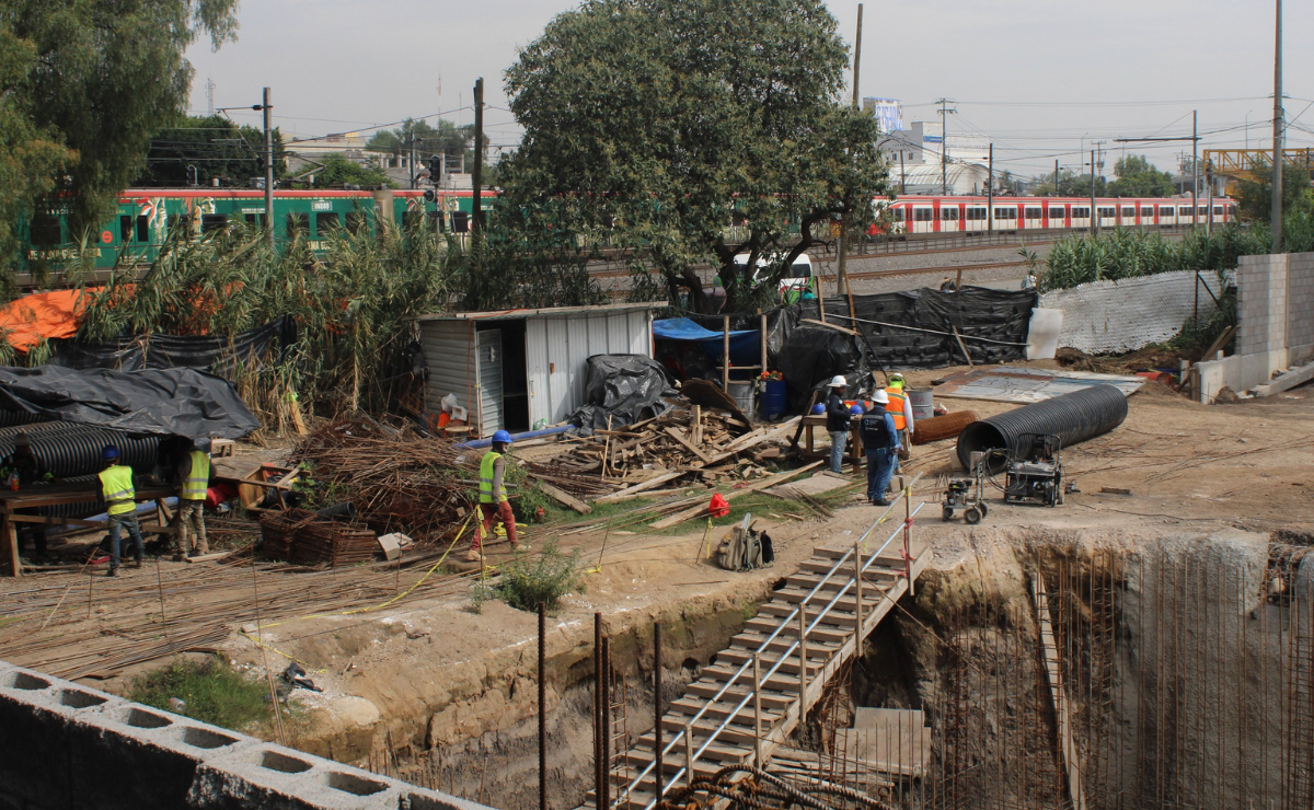 Vecinos de Cuautitlán alzan la voz con mantas para rechazar el nuevo centro logístico, temiendo un colapso vial con las obras del Tren México-Querétaro. Foto: Darío Luna