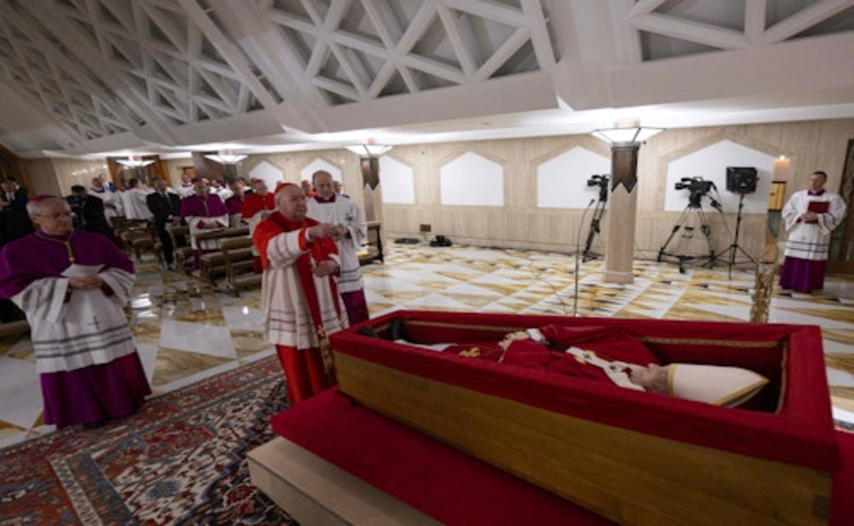 El ataúd del Pontífice está dispuesto en la Capilla de Santa Marta / Foto Vaticano