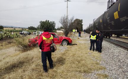 Tragedia en Nopaltepec: tren embiste auto, dejan dos muertos y dos heridos
