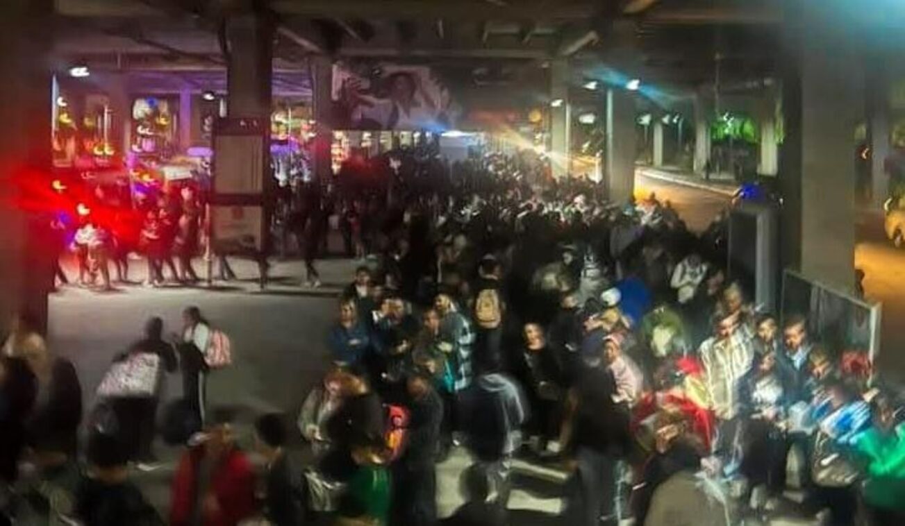 Caos en Cuautitlán: Tren Suburbano colapsa por cierre de México-Querétaro. foto Especial