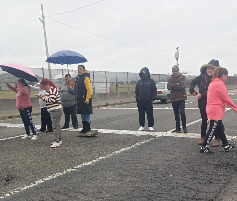 Vecinos de esta colonia se suman a Los Ángeles, Sauces, la Magdalena y Santa María de las Rosas por la falta de bacheo en Toluca.