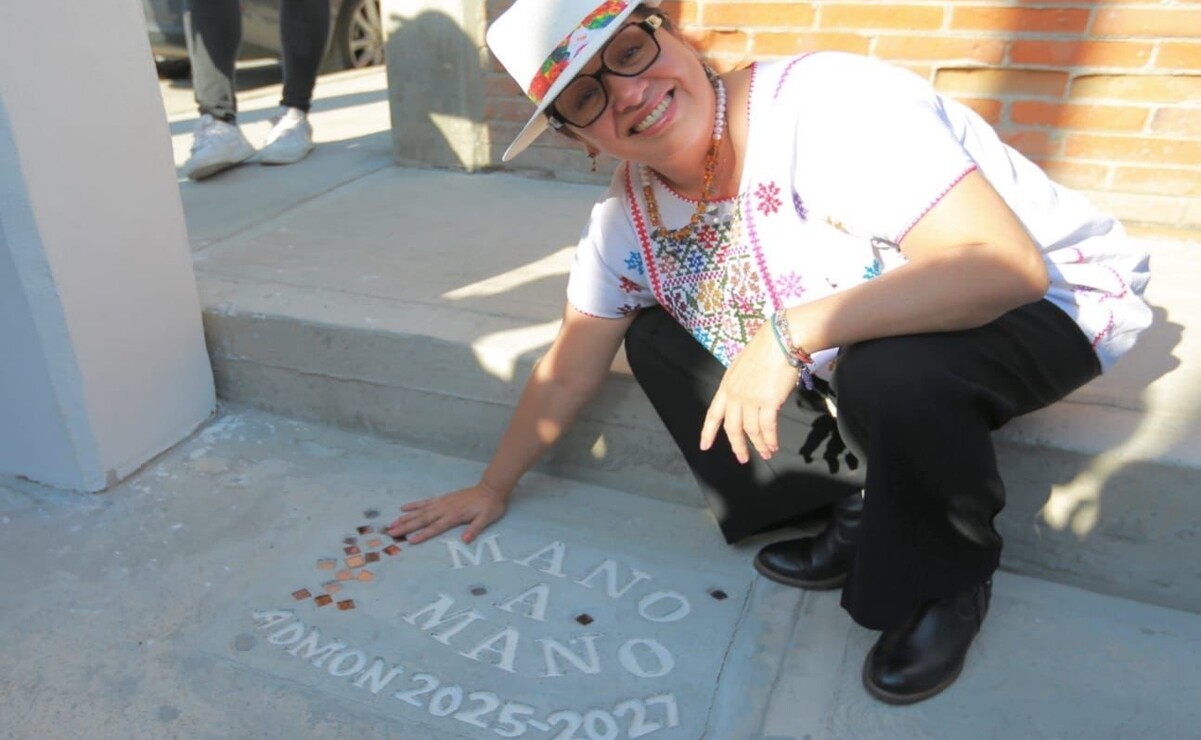 El programa consiste en pavimentar con trabajo comunitario 100 calles en los primeros 100 días de gobierno de la alcaldesa de Ecatepec. Foto: Especial