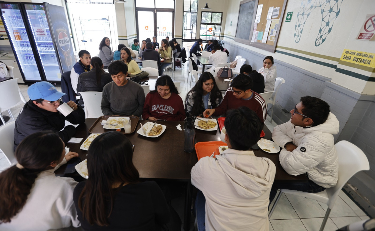 La UAEMéx implementa la prohibición de 'chatarra' en sus cafeterías, generando debate entre estudiantes y encargados sobre los límites de la autonomía Foto: Jorge Alvarado