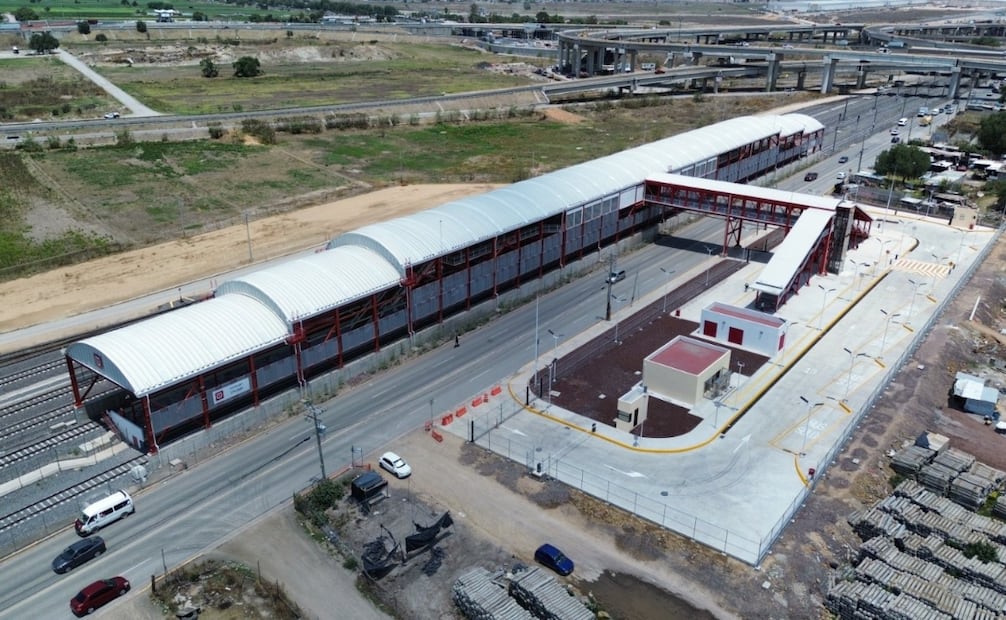 En la estación Cueyamil, en Tultitlán, la pavimentación y luminarias ya se encuentran al 100%. Foto Arturo Contreras / El Universal