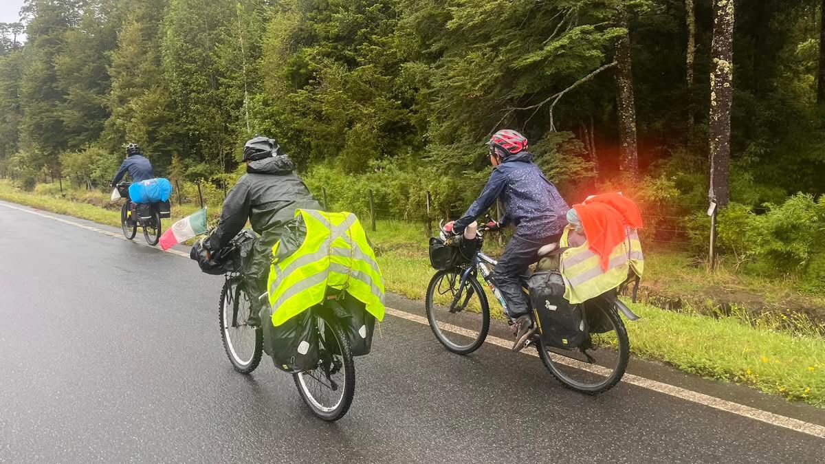 Familia de Naucalpan llega a Tierra del Fuego tras recorrer 20 mil km en bicicleta. Foto Rebeca Jiménez