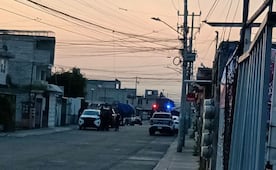 Balean a conductor dentro de su auto en Los Héroes, en Tecámac