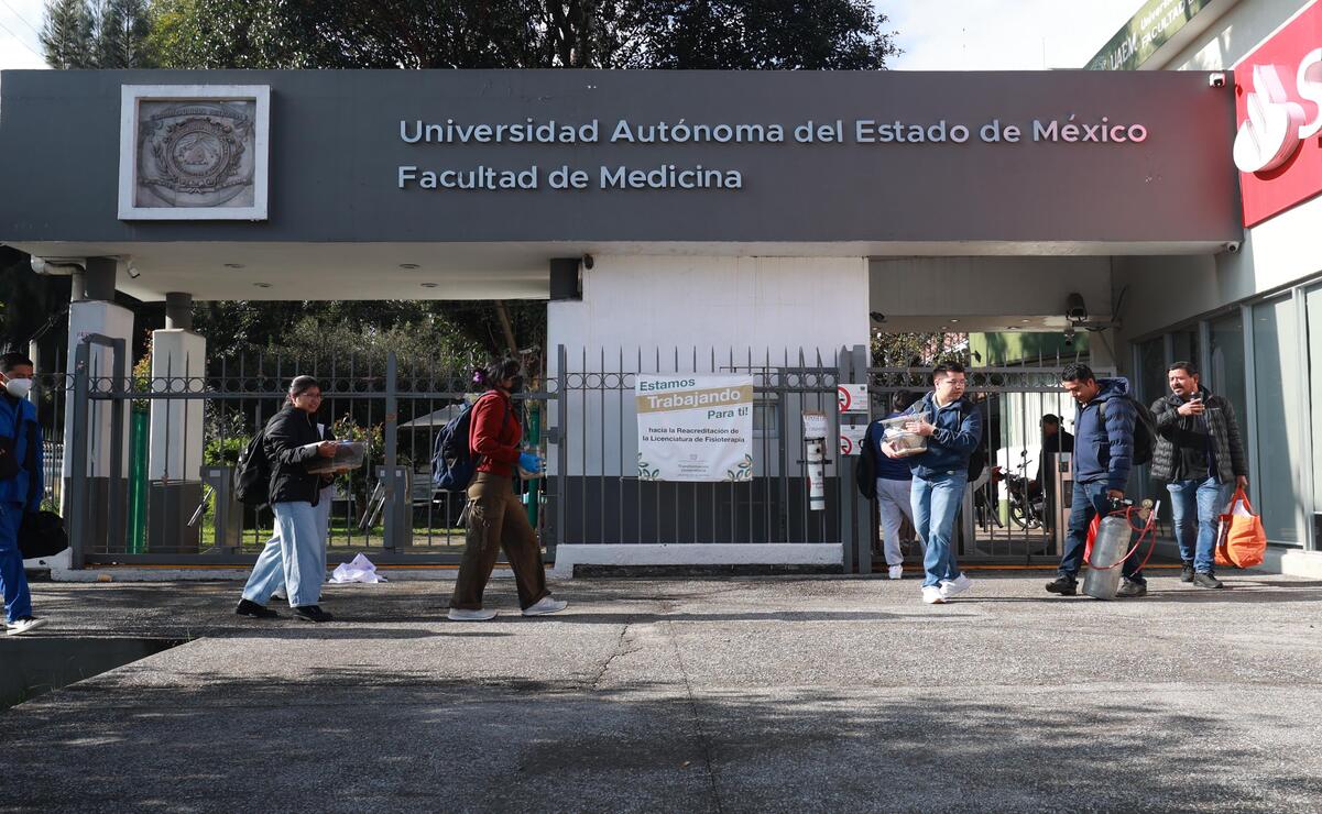 El personal de Seguridad Universitaria es el encargado hasta este momento de dar acceso a la Facultad / Foto Alejandro Vargas