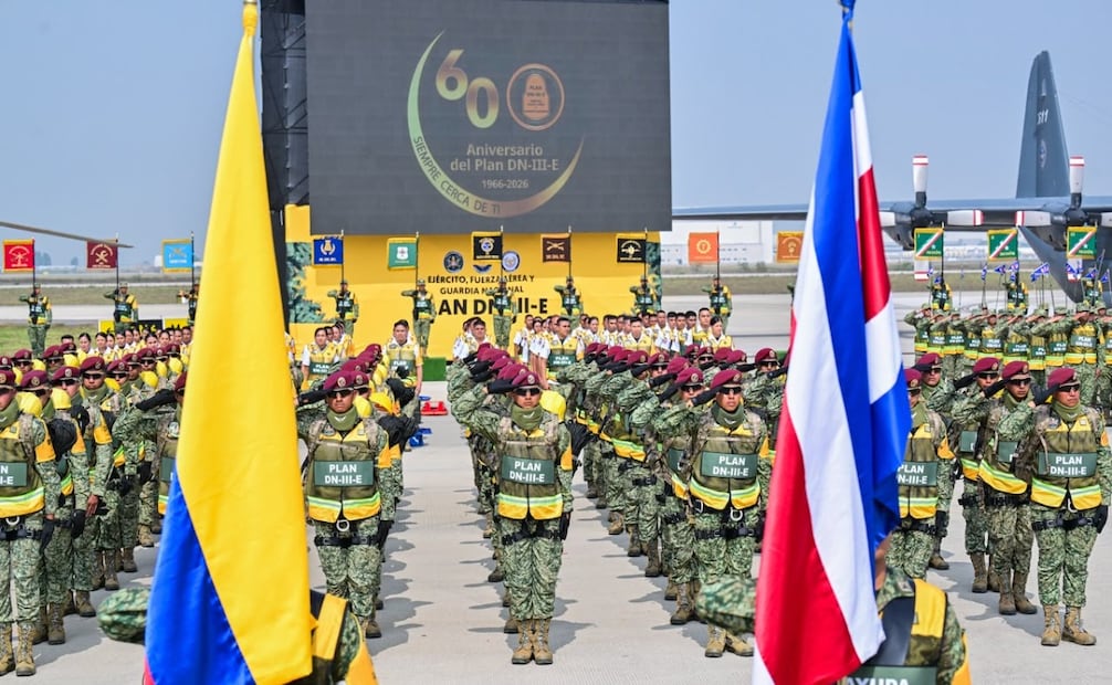 Durante el acto se entregaron reconocimientos por seis décadas de servicio de las Fuerzas Armadas. Foto especial