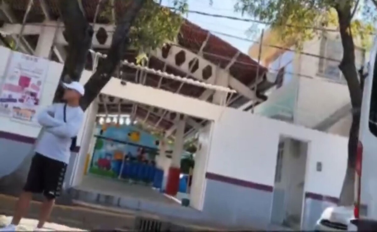 De forma preliminar se habla de una persona intoxicada y varios profesores con crisis nerviosa por la fuga de gas  Foto: Especial