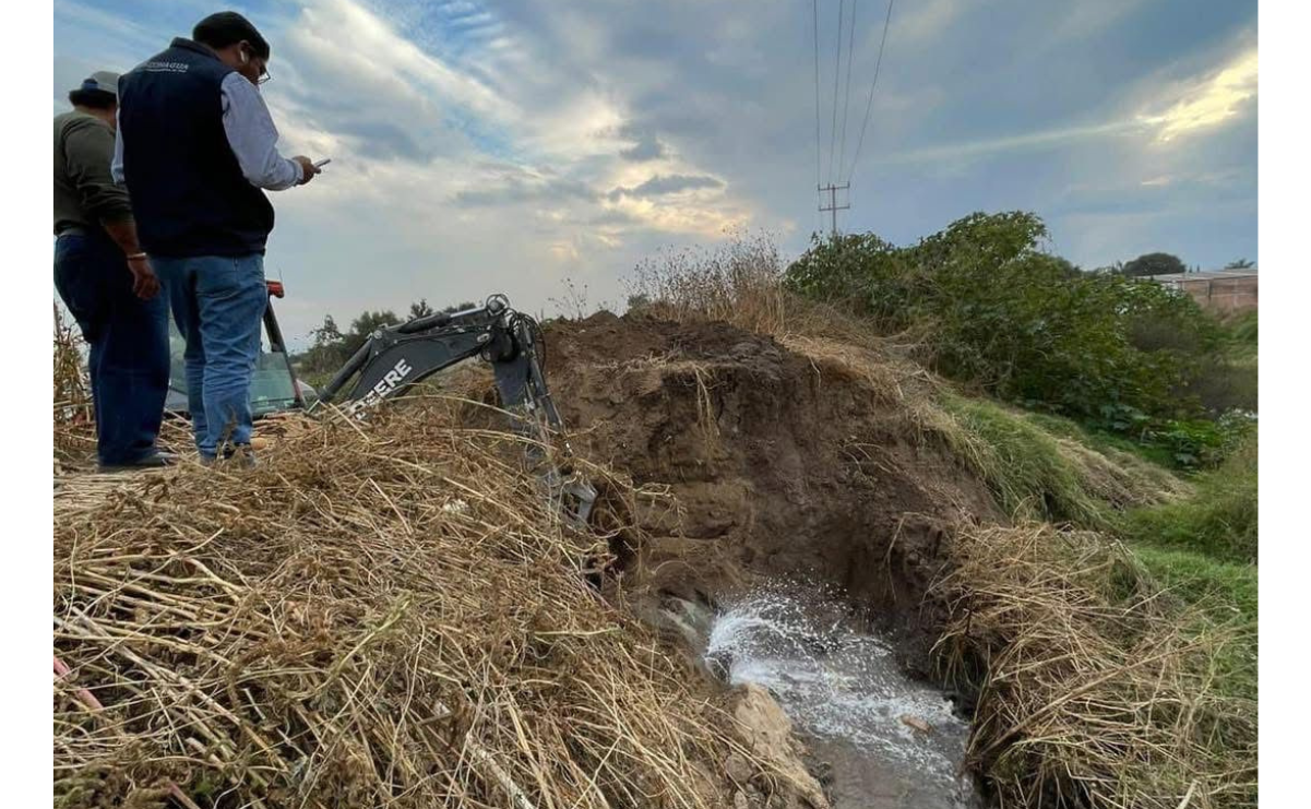 La Fuga de agua en Ramal Teoloyucan se encuentra a la altura de Puente Grande