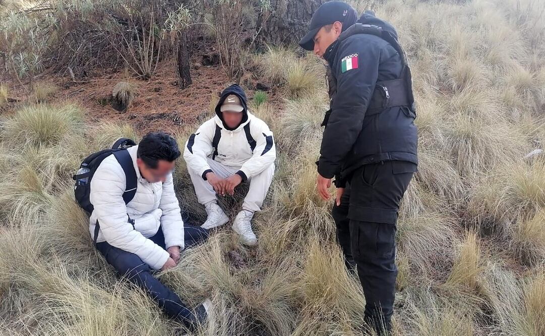Dos jóvenes de 19 y 24 años fueron rescatados en el Nevado de Toluca. Foto: Especial