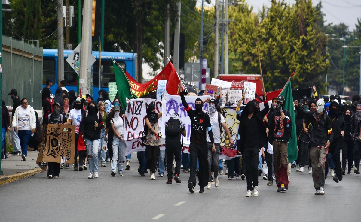 La marcha qué comenzó en la Facultad de Medicina / Foto Arturo Hernández