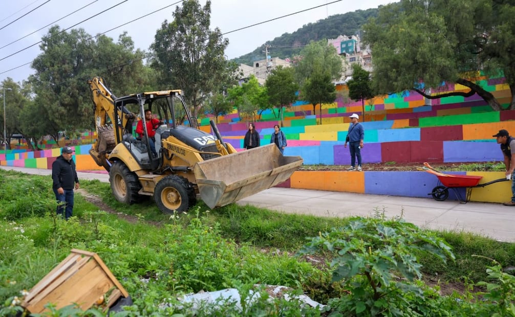 Bajo las torres de alta tensión de la CFE se proyecta la construcción de un nuevo parque lineal para el beneficio de la comunidad. Foto Especial