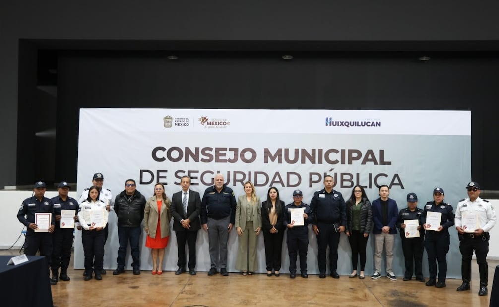 Policías municipales reciben constancias en búsqueda de personas y perspectiva de género. Foto Especial