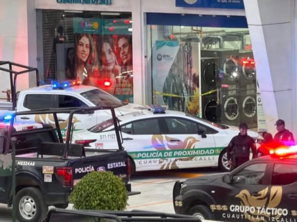 El ataque se concentró en el interior de un negocio de lavandería de Plaza Arkana, dejando una persona fallecida y dos lesionados. Foto Especial