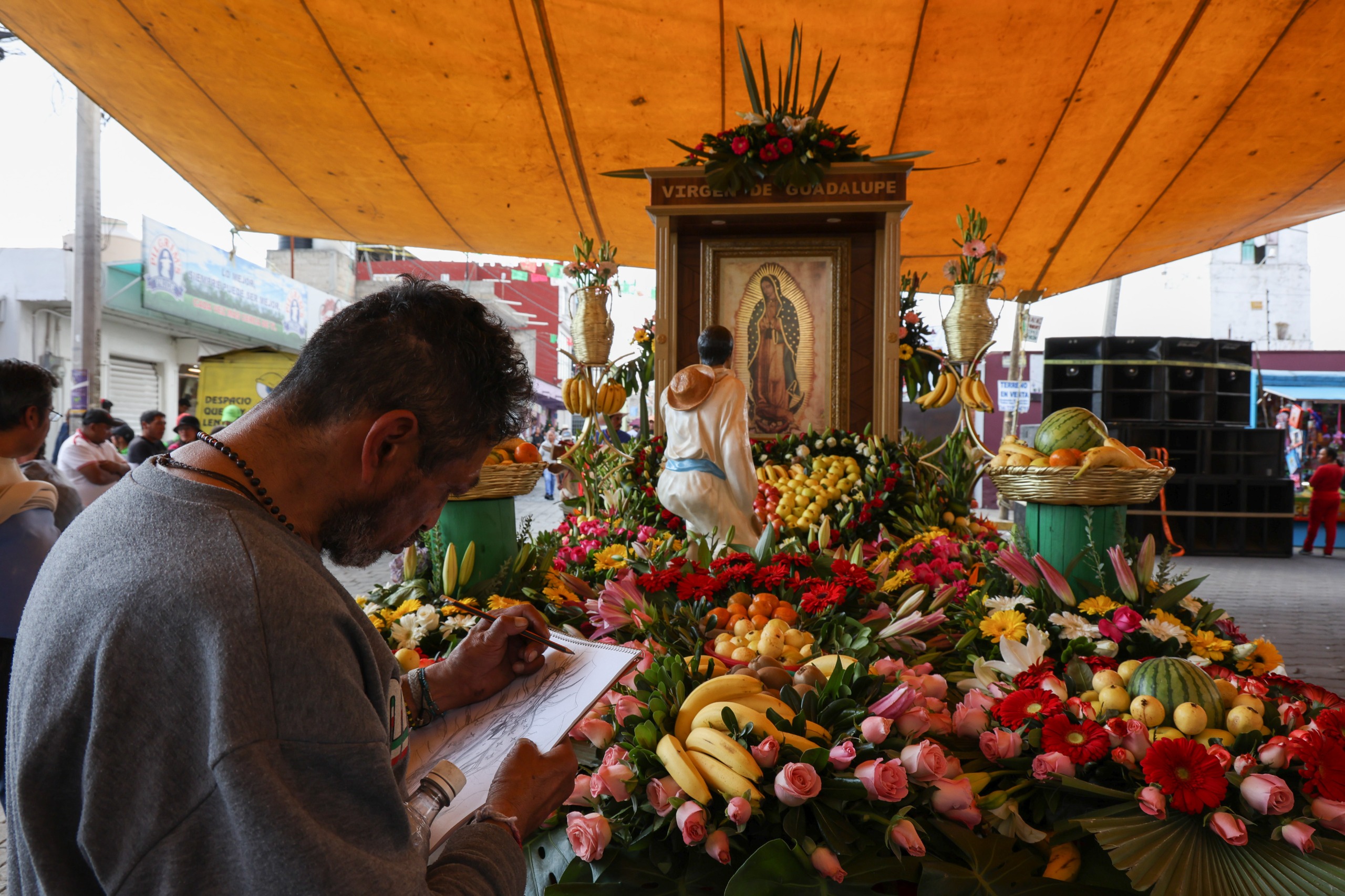Deslumbrante desfile de carros alegóricos en honor a la Virgen en Metepec