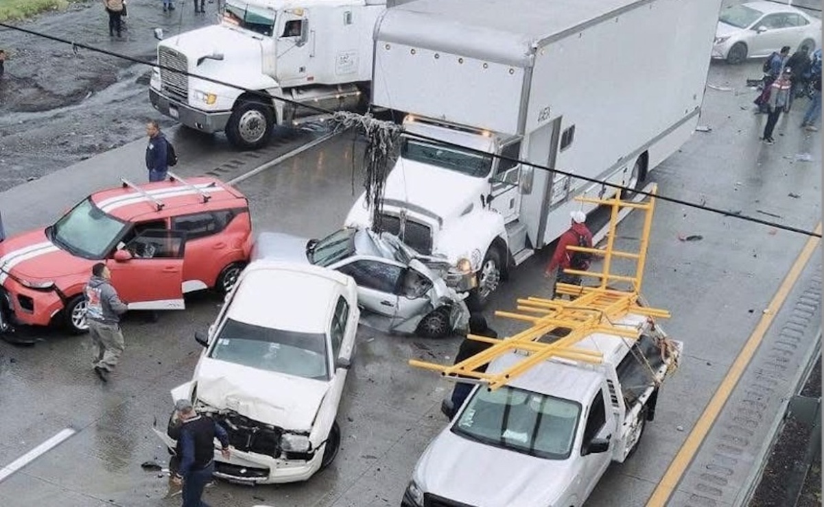 Caos en la México-Querétaro: Choque múltiple causa fuerte tráfico