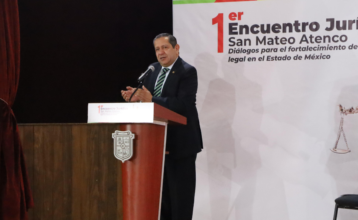 Candidatos, diputados y abogados participan en el 1er Encuentro Jurídico en San Mateo Atenco, buscando transformar la práctica legal en la entidad. Foto: Sergio García