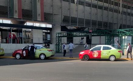 ¡Abuso en el Tren "El Insurgente"! Taxistas cobran hasta 100 por ciento más que el servicio en plataformas 