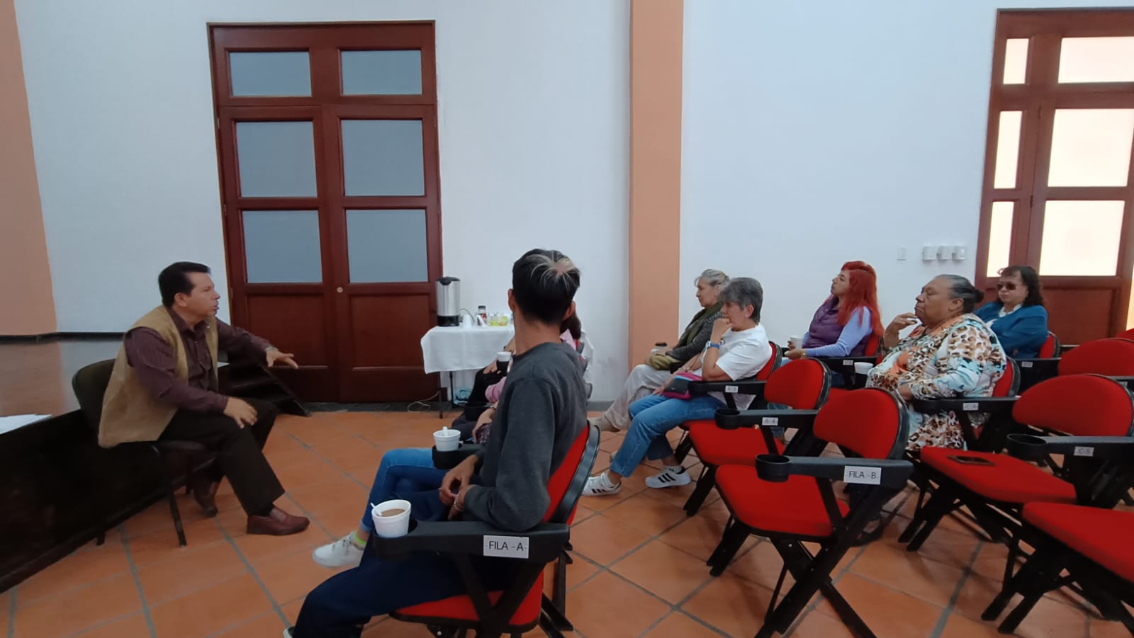 Es una actividad que busca hablar sobre pasajes y personajes históricos de una manera amena. Foto especial