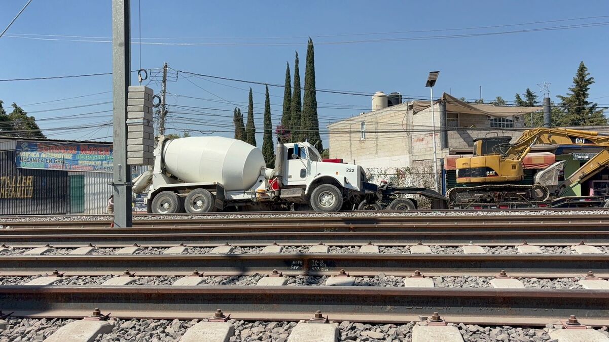 Entre las nuevas disposiciones del reglamento de movilidad, destaca la prohibición a la circulación de camiones de doble remolque. Foto: Arturo Contreras/ El Universal