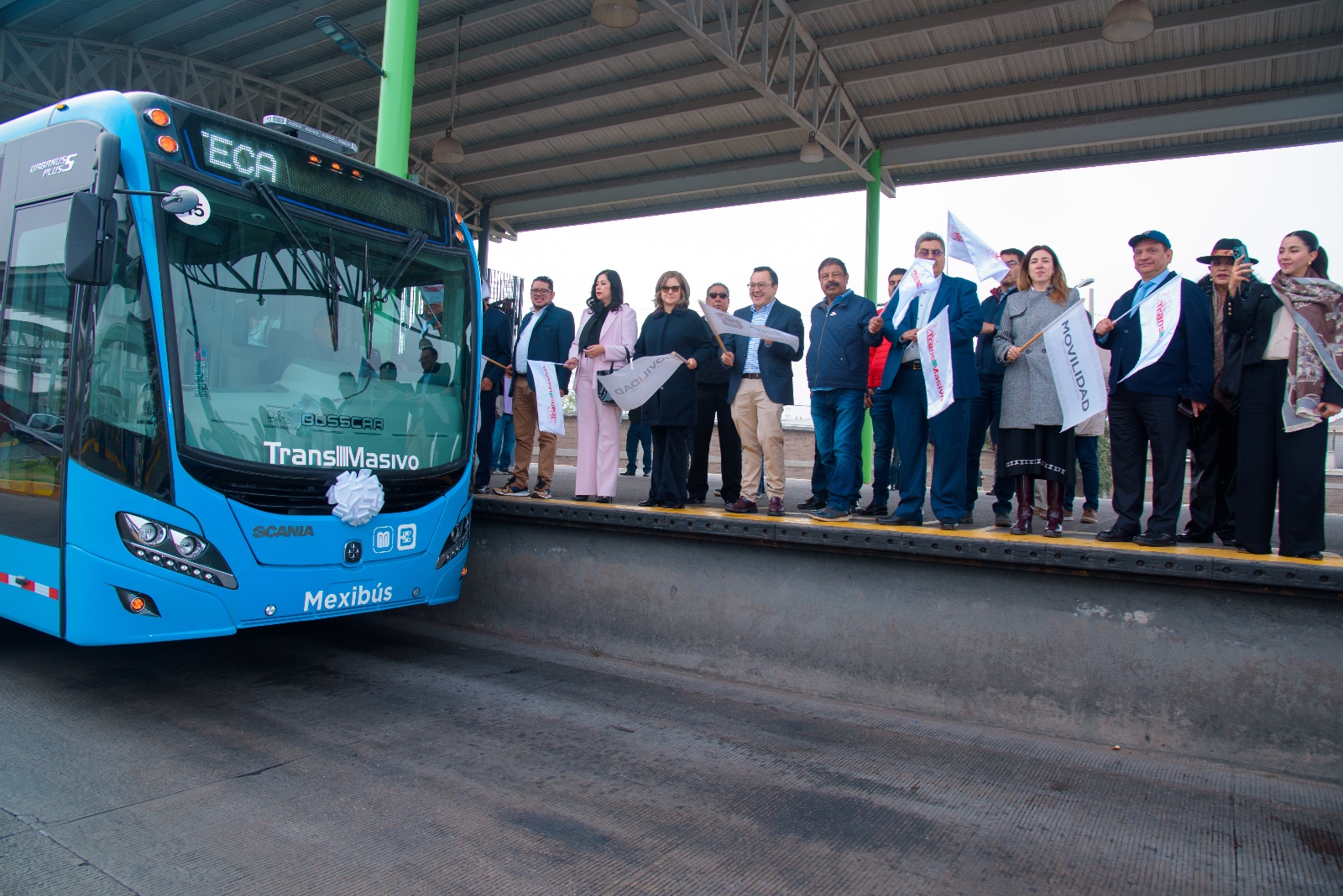 El Secretario de Movilidad, Daniel Sibaja, dio el banderazo de salida a las unidades que beneficiarán a más de 86 mil usuarios. Foto: especial
