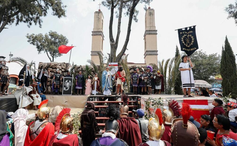 Si tienes planeado asistir a las representaciones de la Pasión de Cristo este Viernes Santo, toma en cuenta que las temperaturas serán elevadas y las aglomeraciones intensas. Foto Alejandro Vargas / El Universal