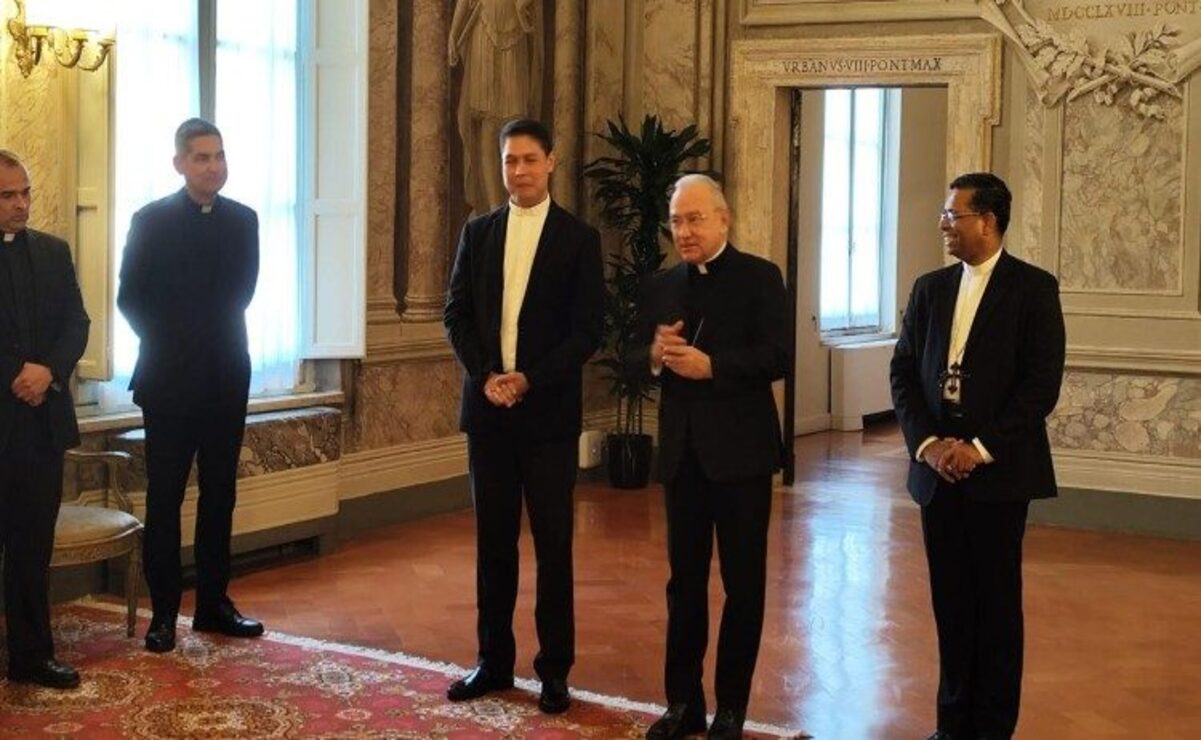 El Sustituto para los Asuntos Generales de la Secretaría de Estado anuncia la nueva misión confiada por el Papa León XIV a Salas Castañeda. Foto: Vatican News