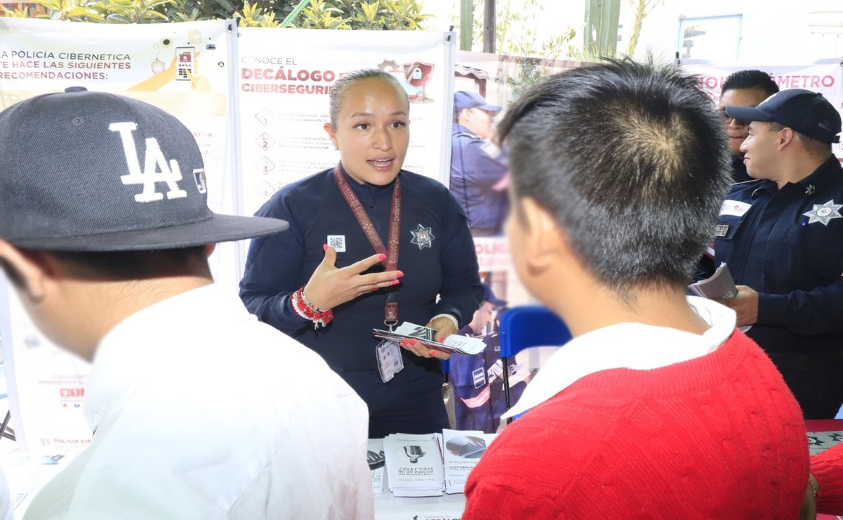 La Policía Cibernética de la SSEM dialoga con jóvenes de Rayón, equipándolos con herramientas para navegar seguros en el mundo digital / Foto: Especial