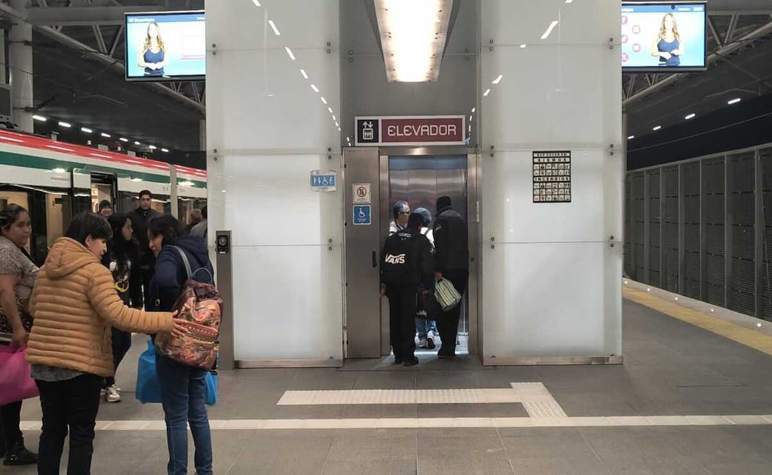 Las personas con alguna discapacidad o dificultad de movimiento tenían que hacer uso de las escaleras eléctricas / Foto Claudia Rodríguez