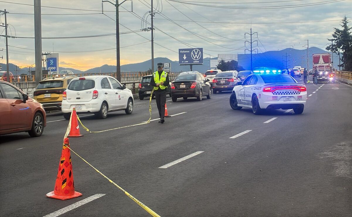 Elementos de la Guardia Nacional arribaron al sitio para prestar apoyo a los tripulantes de los autos. Foto: Especial