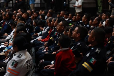 Entregan más de 2 mil becas a hijos de policías en el Estado de México