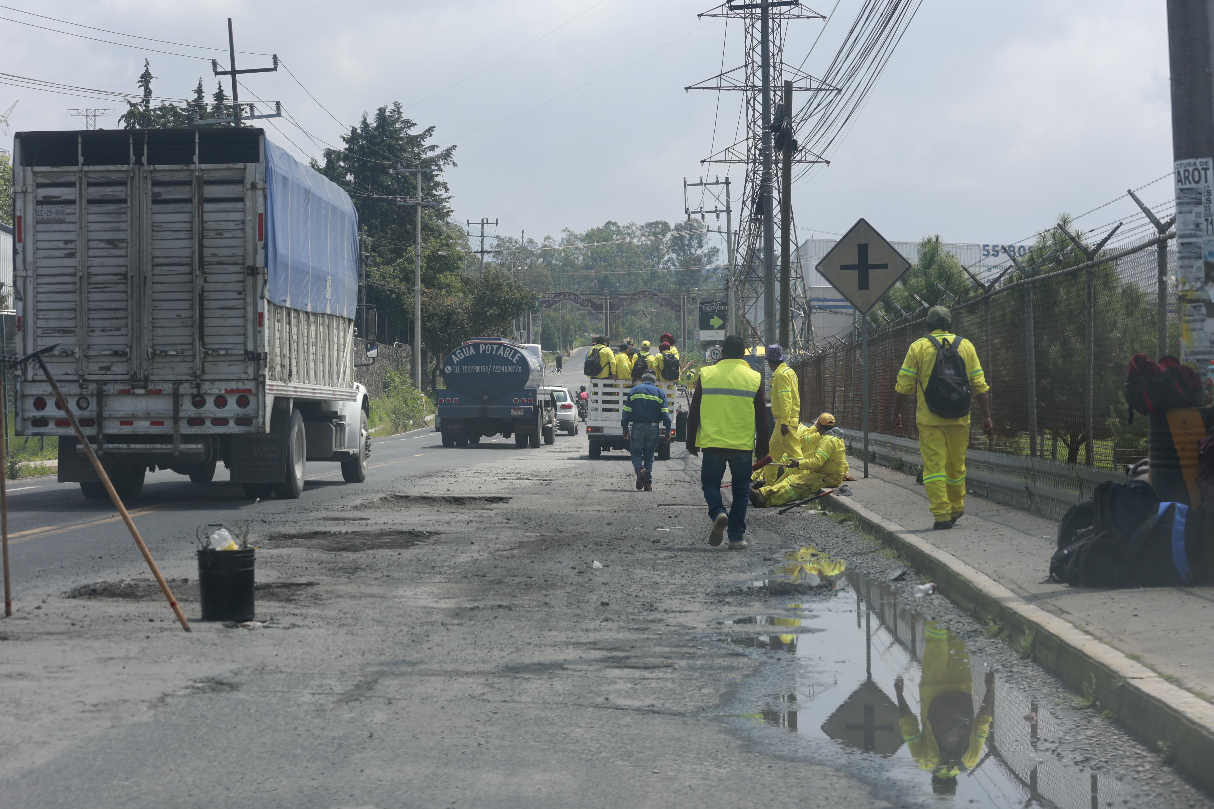 Fuertes lluvias afectan avenidas de Parques Industriales