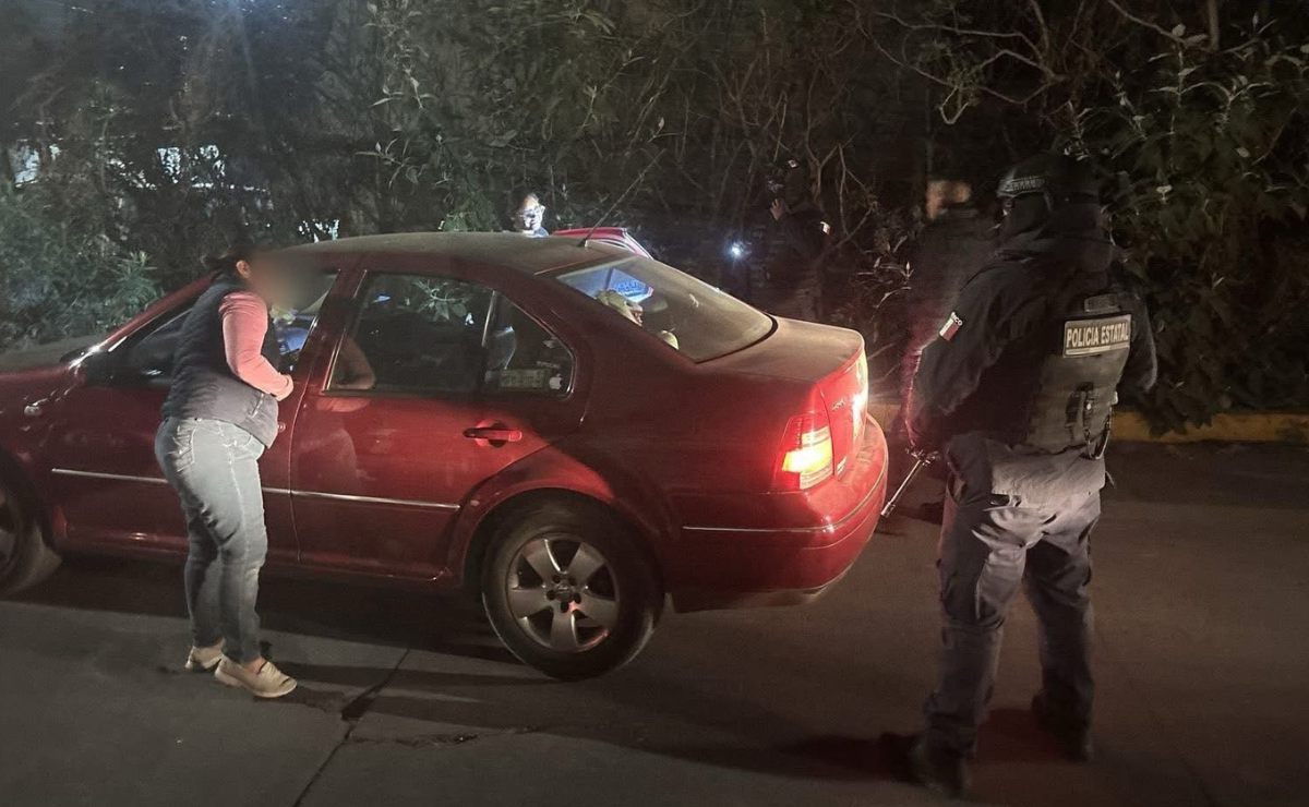 Elementos de la policía municipal participan en el Operativo Anti-Homicidios implementado durante la noche en Tultitlán. Foto: Especial