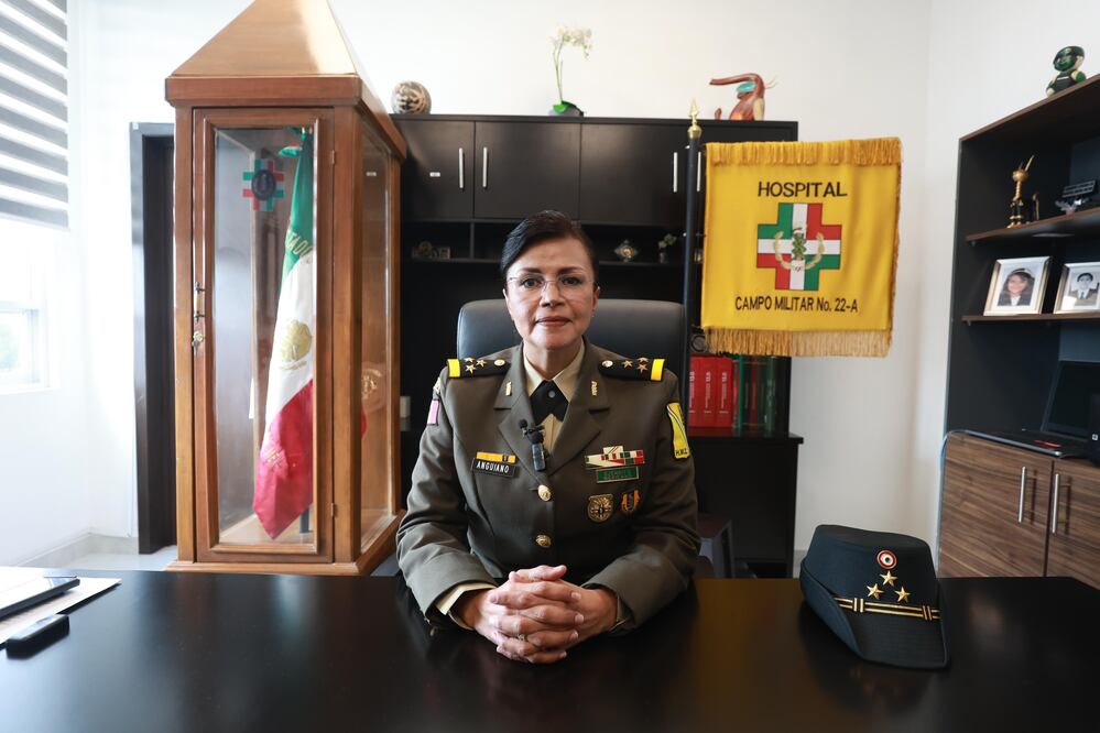 Con 34 años de servicio ininterrumpidos a la patria, Luz María Aguilar es coronel Médico y directora del Hospital Militar de Zona de Santa María Rayón. Foto: Alejandro Vargas
