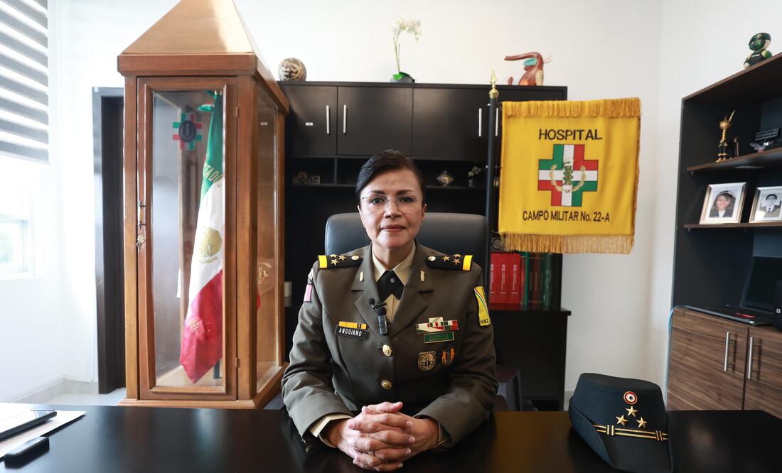 Con 34 años de servicio ininterrumpidos a la patria, Luz María Aguilar es coronel Médico y directora del Hospital Militar de Zona de Santa María Rayón. Foto: Alejandro Vargas