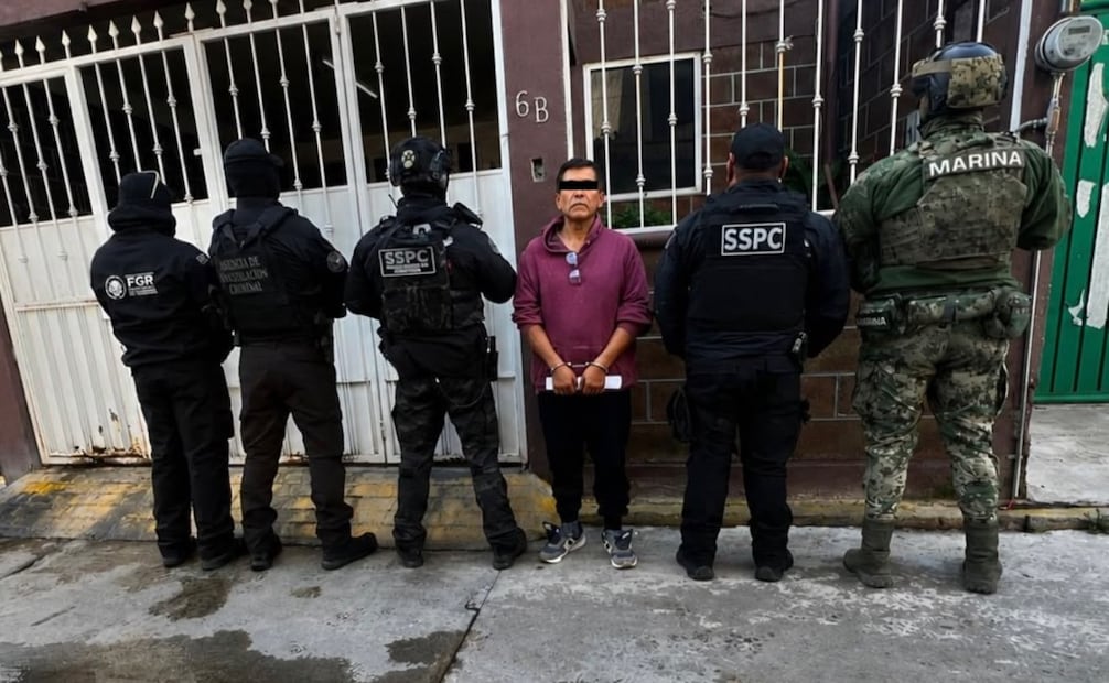 Durante las acciones se aseguraron armas de fuego de uso exclusivo, cartuchos y drogas sintéticas. Foto Especial