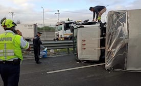 Volcadura de tortón provoca afectaciones viales en la México-Puebla
