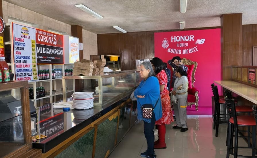 Tortería rinde homenaje a Diablos Rojos 