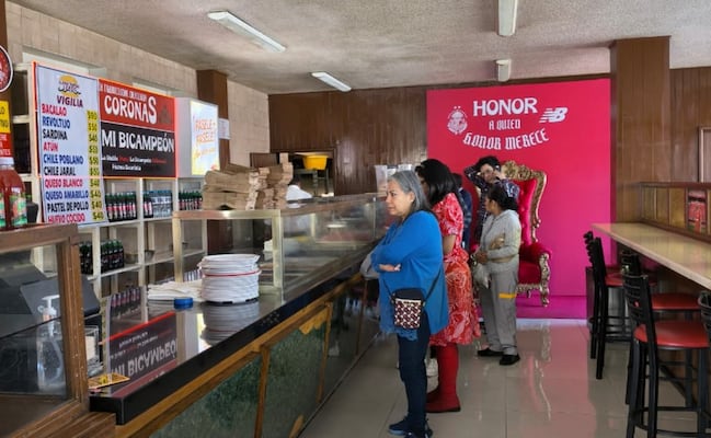 Tortería rinde homenaje a Diablos Rojos