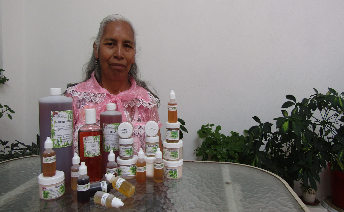 Las Promotoras Ñhahto elaboran productos herbolarios con extractos de plantas medicinales. Foto: Especial