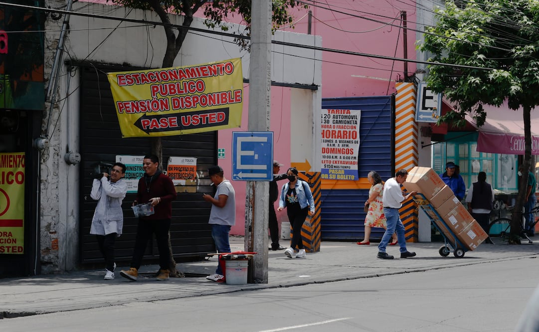 Movimiento Ciudadano presentó una iniciativa para que los estacionamientos respondan por los robos y daños causados a los vehículos / Foto Alejandro Vargas