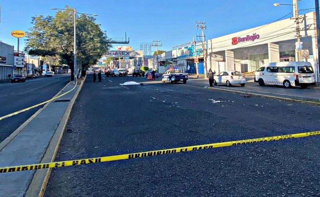 La vialidad se encuentra cerrada de manera parcial en dirección al Periférico Norte, tras el fatal accidente. Foto: Especial