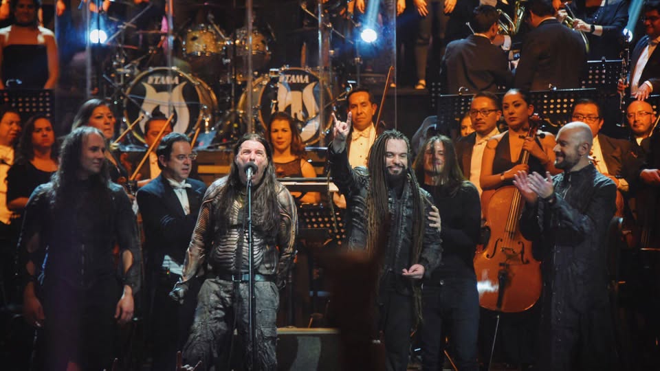 El concierto con la banda Septic Flesh en 2019 marcó un antes y un después para la orquesta y su exploración e incorporación de géneros musicales en el escenario. Foto Especial